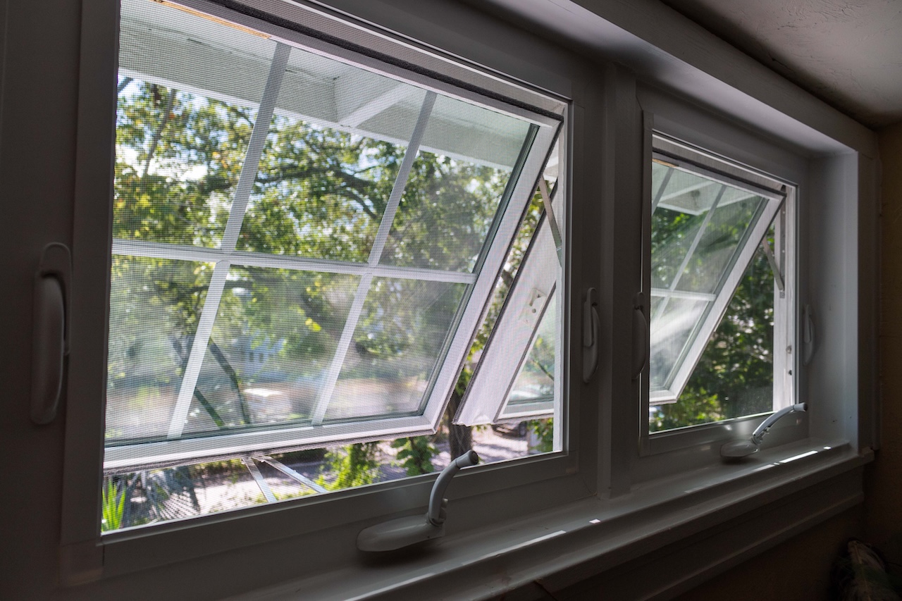 Window Awnings vs. Awning Windows: What’s the Difference?