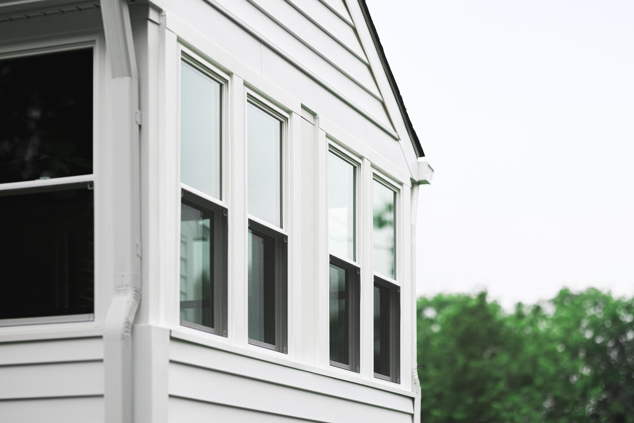 What’s the Difference Between Single-Hung and Double-Hung Windows? 5 Things to Know